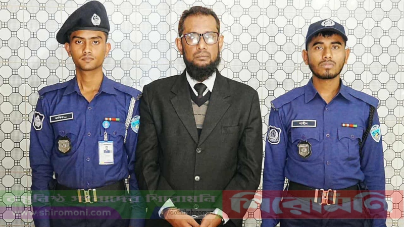 কুমিল্লায় গুলিভর্তি পিস্তলসহ আইনজীবী গ্রেপ্তার