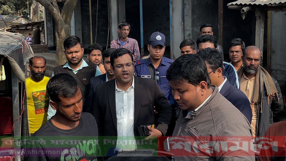 চুয়াডাঙ্গায় ১০ মিনিটের জন্য জরিমানা গুনলেন ধানের শীষের প্রচারকারী