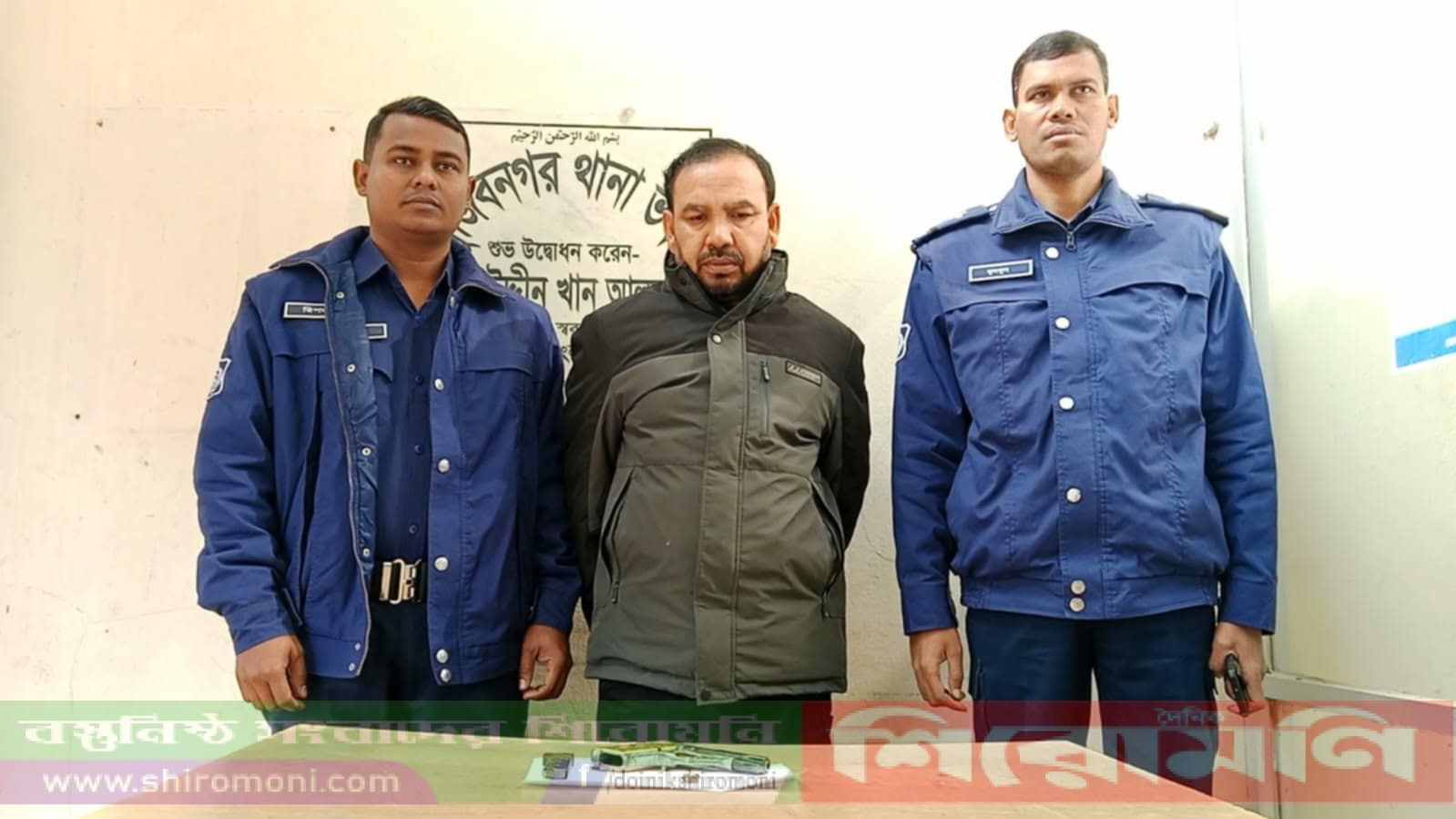 মেহেরপুর মুজিবনগরে বিদেশি পিস্তলসহ আটক ১