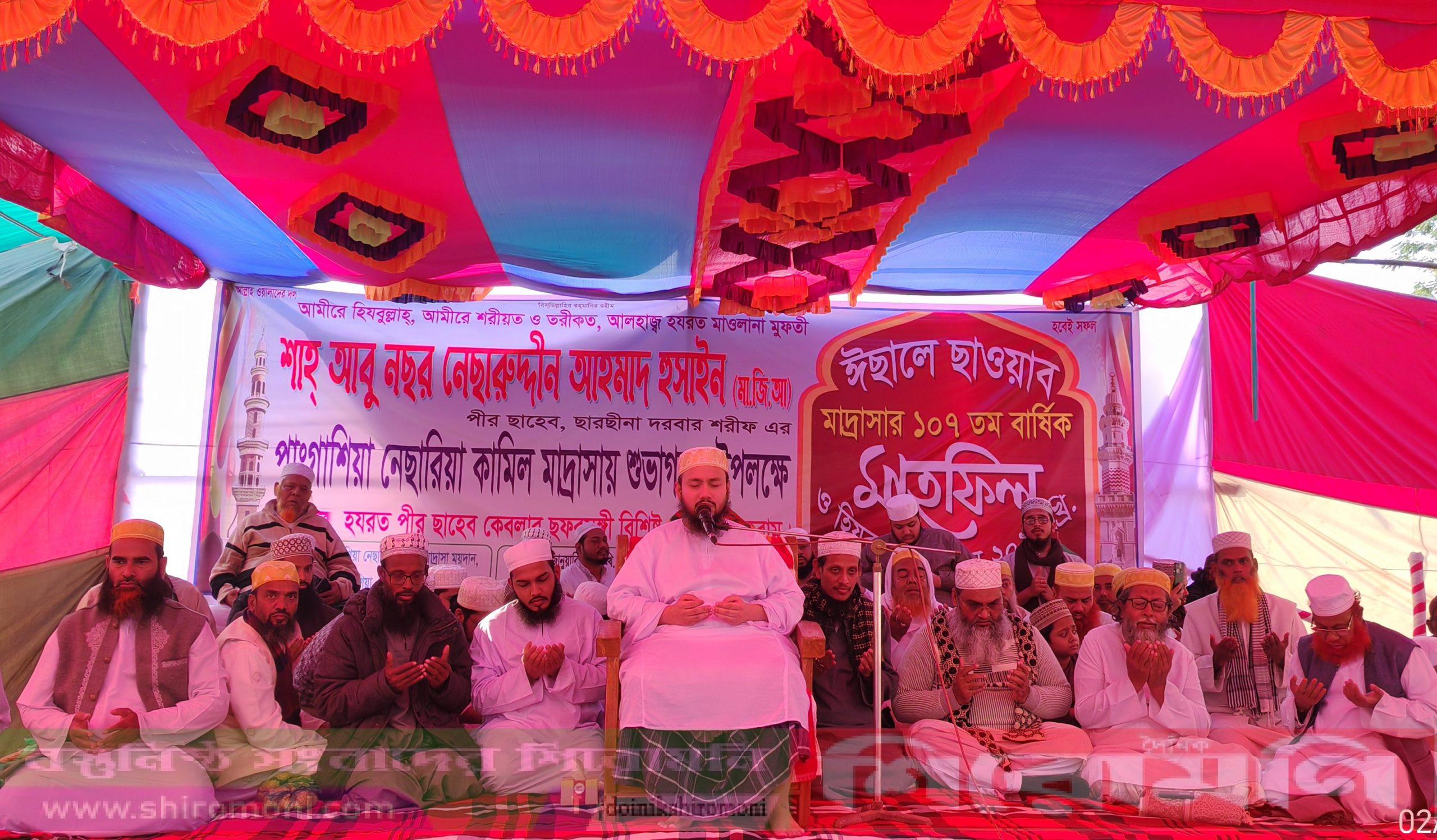 দাম্ভিকতা নিয়ে দুনিয়ায় চলাফেরা করা অনুচিত