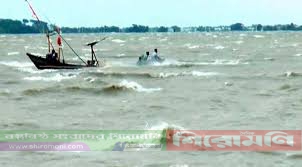 মেহেন্দিগঞ্জ ও হিজলার মধ্যবর্তী মেঘনা নদীতে ট্রলারডুবিতে নিখোঁজ ৪