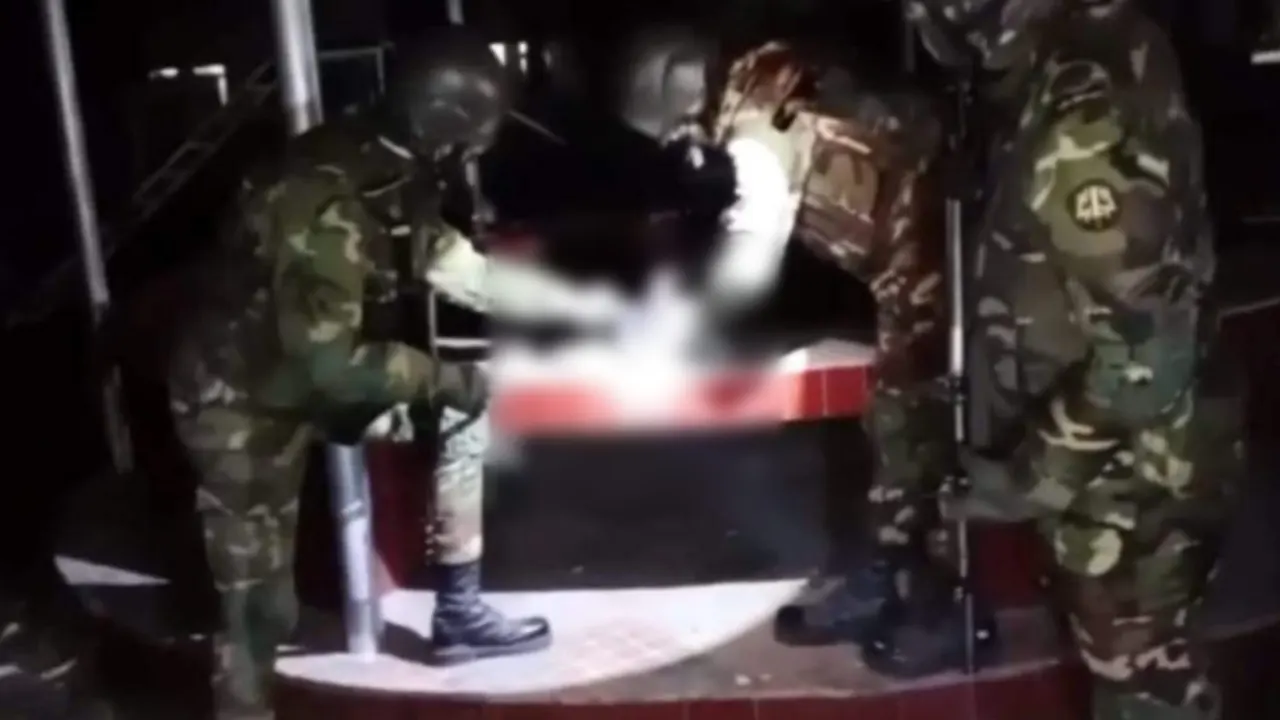 ফরিদপুরে যৌথবাহিনীর অভিযানে পিস্তল, গুলি উদ্ধার