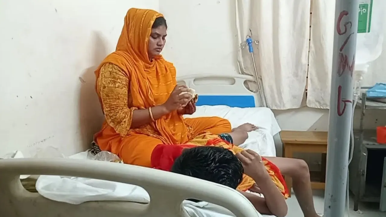 নড়াইলে বোমা সাদৃশ্য বস্তুর বিস্ফোরণে শিক্ষার্থী আহত