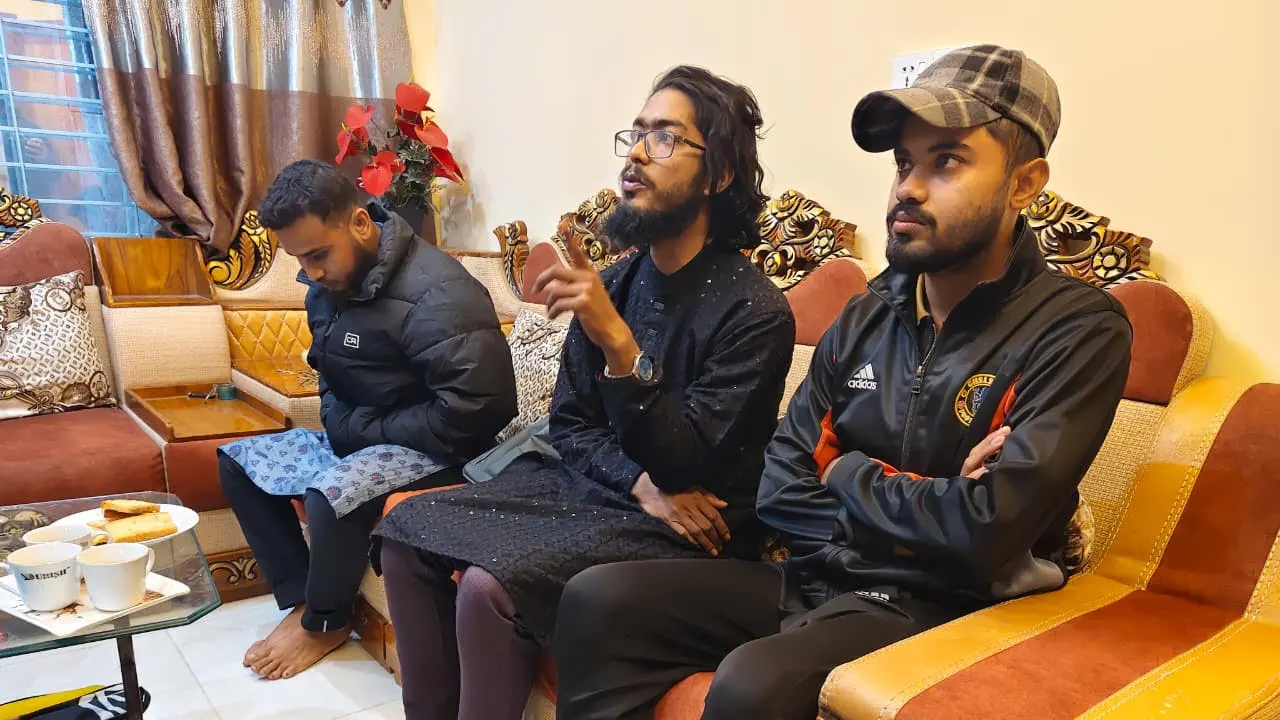 খুলনায় চাঁদা দাবির অভিযোগে এনসিপির তিনজনকে আটক