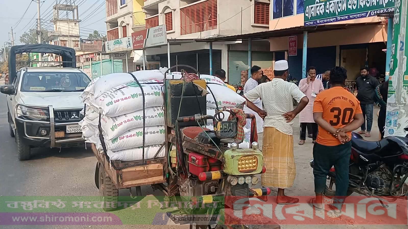 মেহেরপুরে ৪০ বস্তা সার জব্দ,৩০ হাজার টাকা জরিমানা
