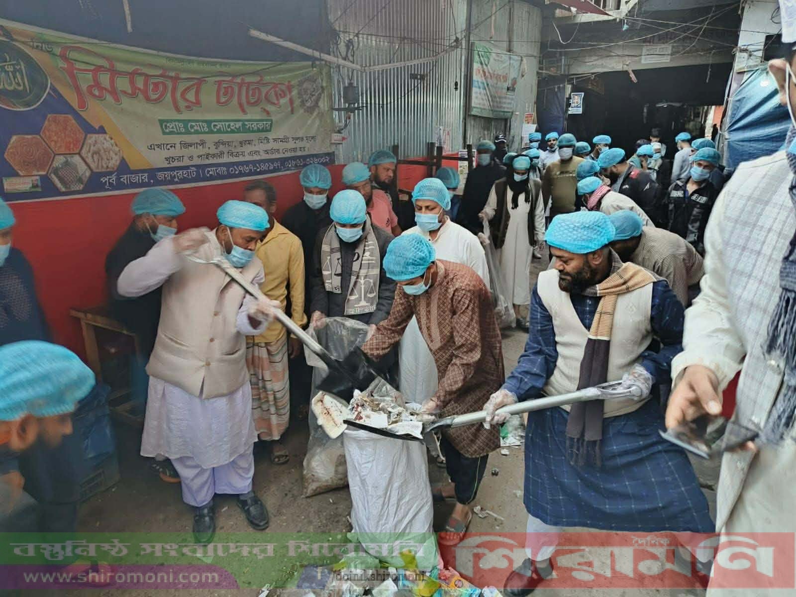 জয়পুরহাটে রাস্তা পরিষ্কার করলেন জয়পুরহাট -১ এর সংসদ সদস্য