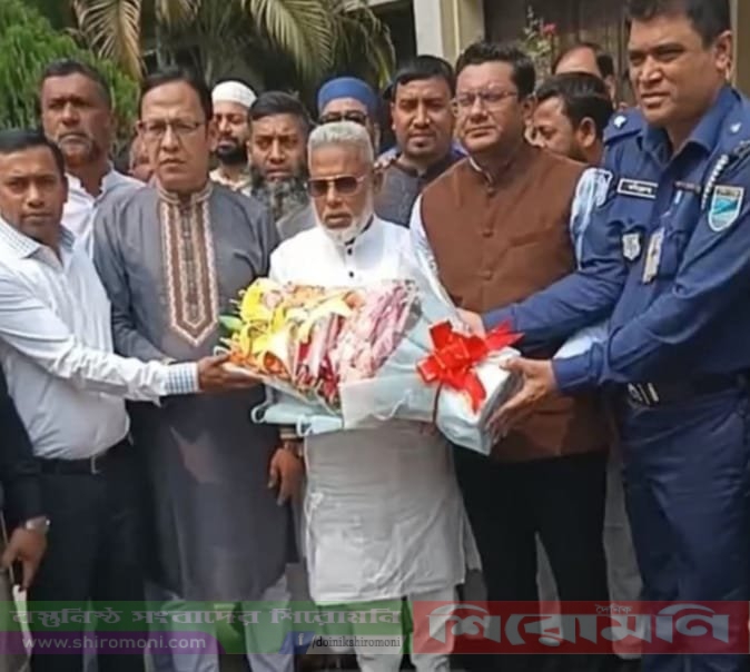 সোনারগাঁয়ে নবাগত এমপিকে উপজেলা প্রশাসনের ফুলেল শুভেচ্ছা