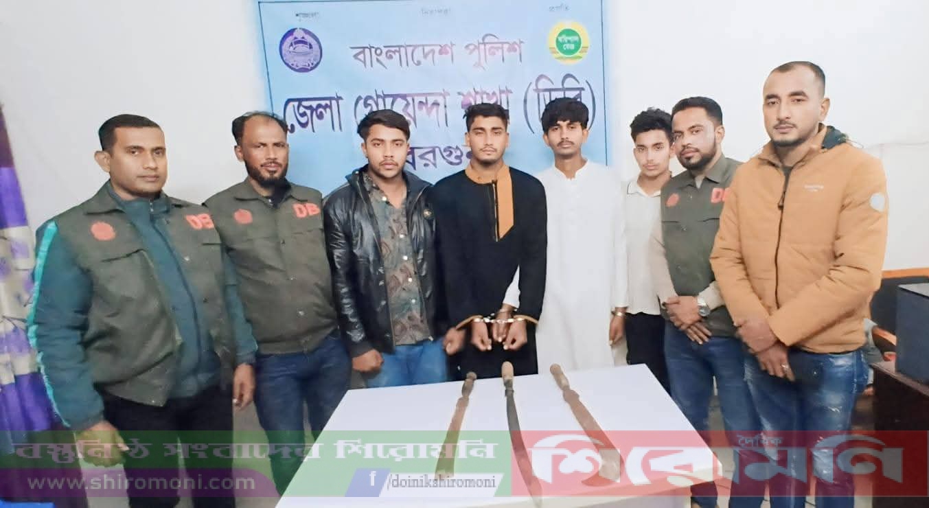 বরগুনায় দেশীয় অস্ত্রসহ কিশোর গ্যাংয়ের ৪ সদস্য গ্রেফতার