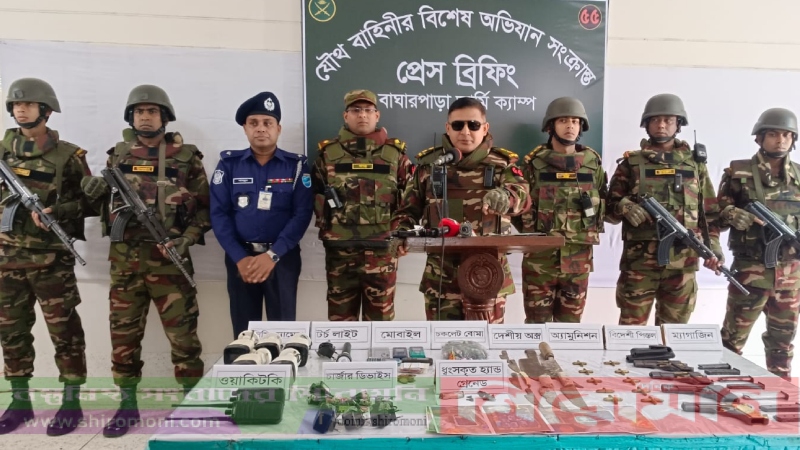 যশোর বাঘারপাড়া উপজেলায় গ্রেনেড ও অবৈধ অস্ত্র উদ্ধার