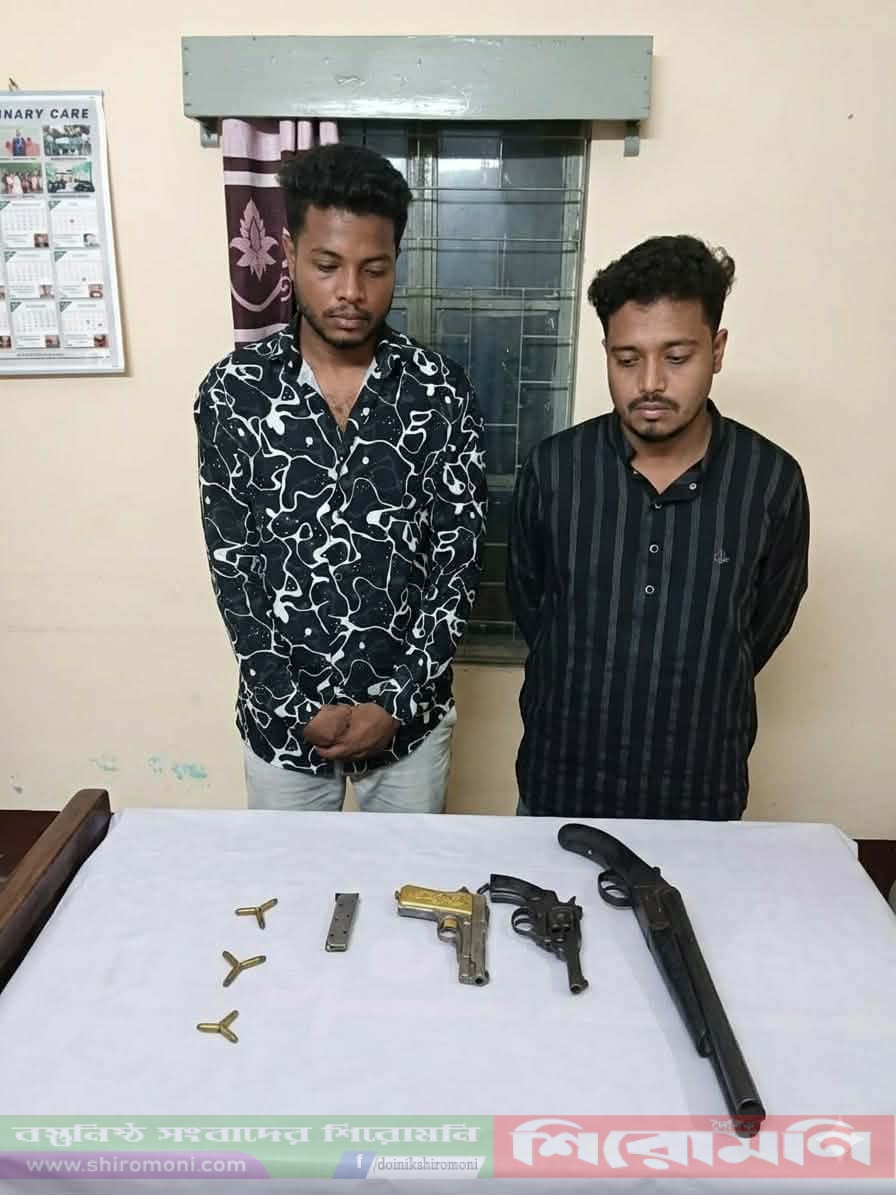 ফুলতলায় বিশেষ অভিযানে অস্ত্র ও গুলিসহ আটক ২ ​