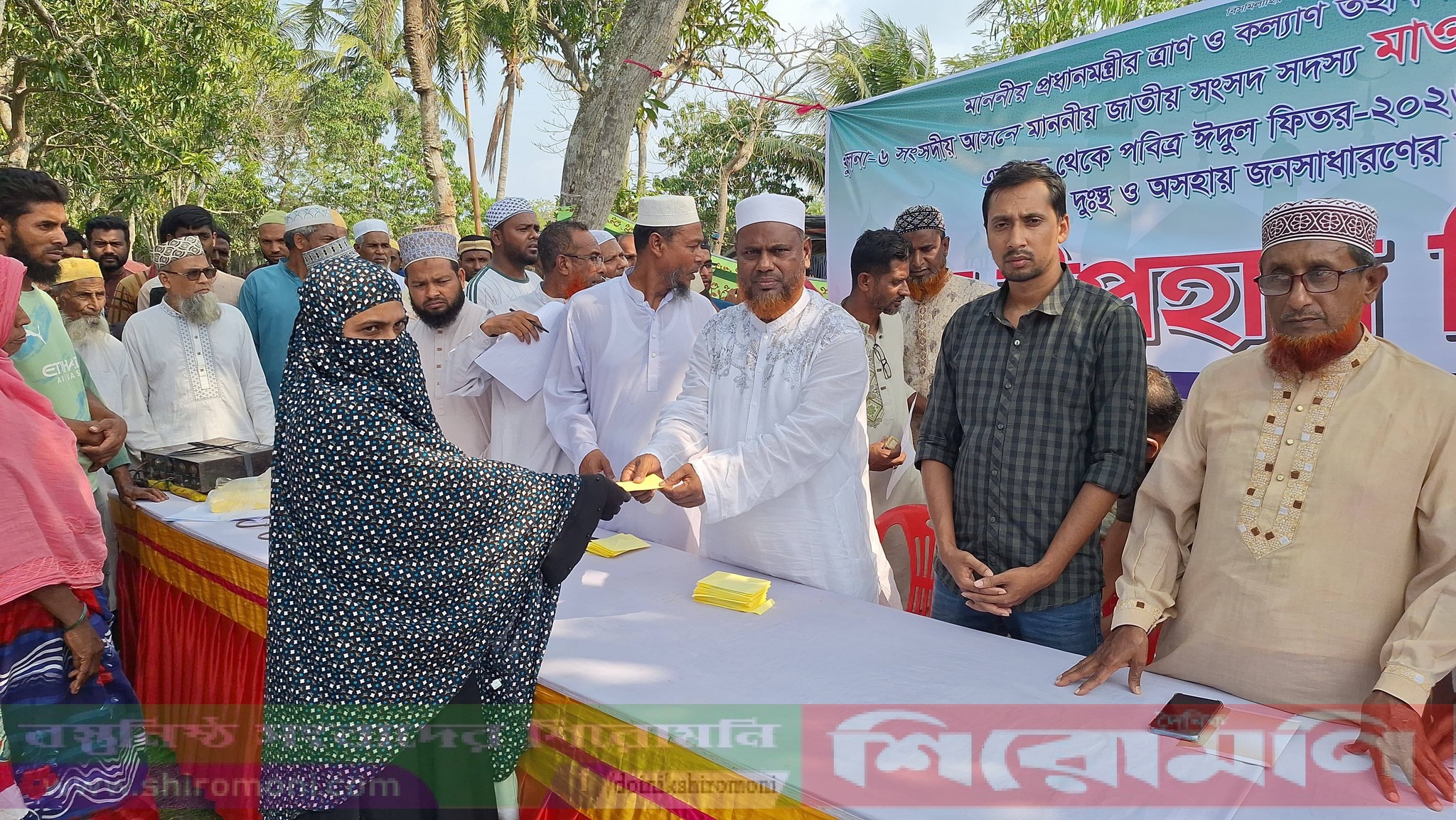 রূপসায় জামায়াতে ইসলামীর উদ্যোগে ঈদ উপহার বিতরণ