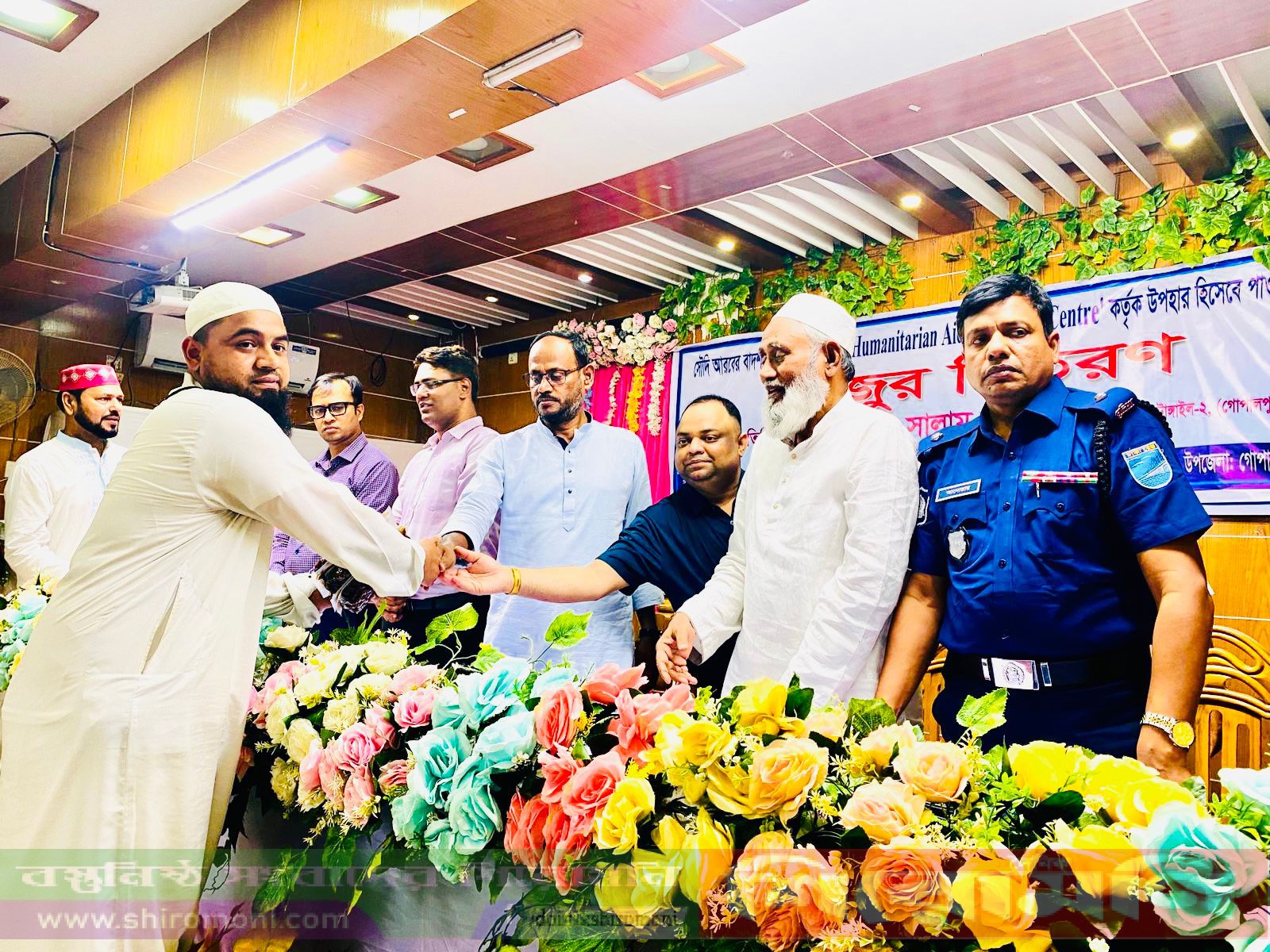 গোপালপুরে ৪৩ মাদ্রাসায় সৌদি সরকারের উপহার খেজুর বিতরণ