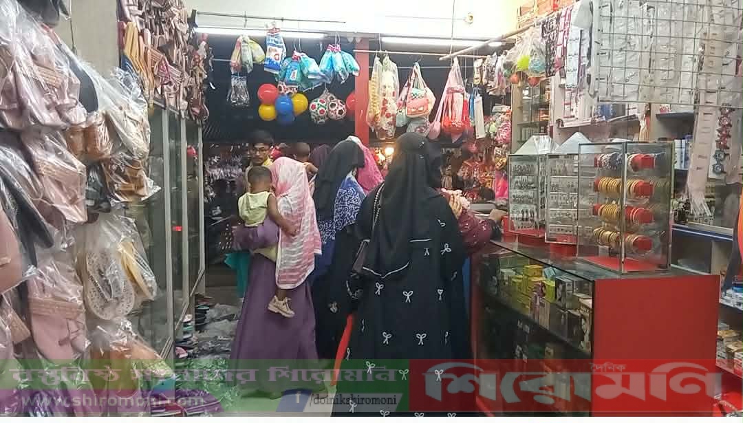 খুলনার দিঘলিয়া উপজেলায় জমে উঠেছে ঈদের বাজার