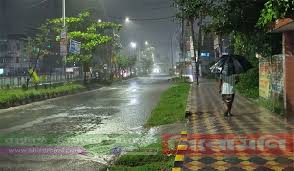 ভারি বৃষ্টির কবলে পড়ছে দেশ, বন্যার শঙ্কা