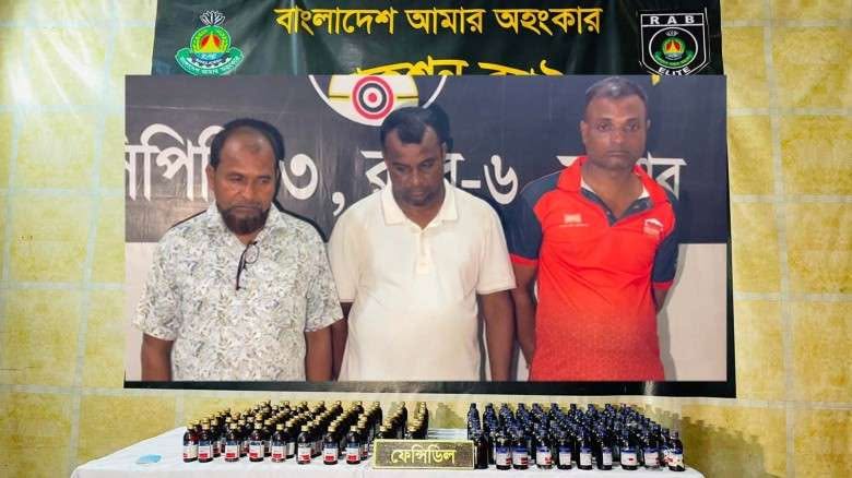 যশোর থেকে নিষিদ্ধ সিরাপসহ তিন মাদক পাচারকারী আটক