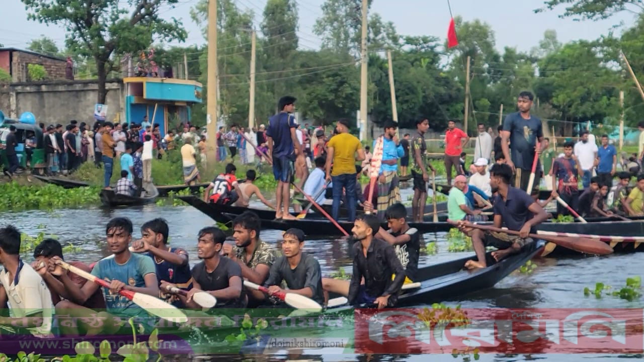 মৌলভীবাজারের হাকালুকি হাওরে নৌকাবাইচ