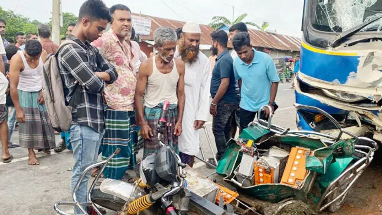 কিশোরগঞ্জে বাসের ধাক্কায় অটোরিকশা চালক নিহত