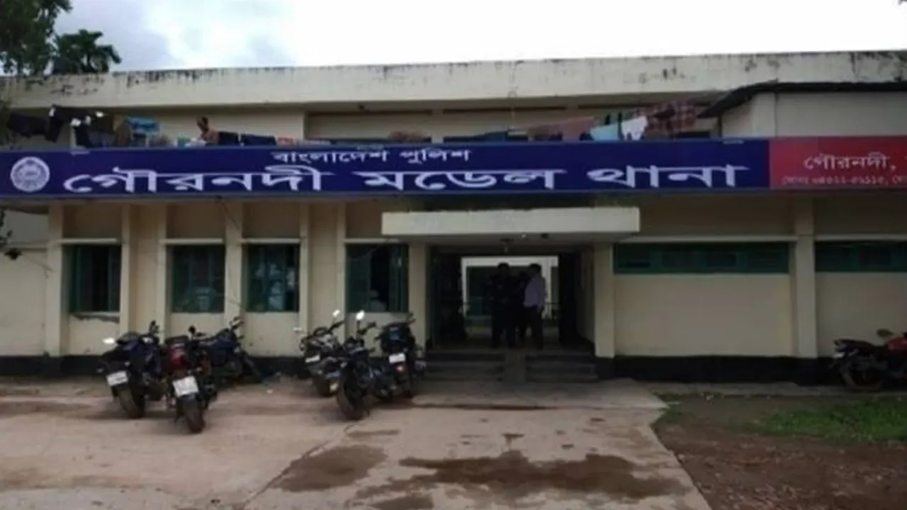 বরিশালে প্রবাসীর স্ত্রী-মেয়ের গলায় রামদা ধরে সর্বস্ব লুট